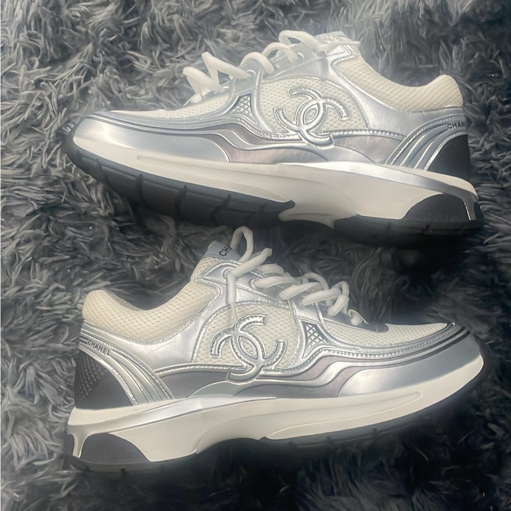 Chanel CC Logo Sneaker 'White Silver'